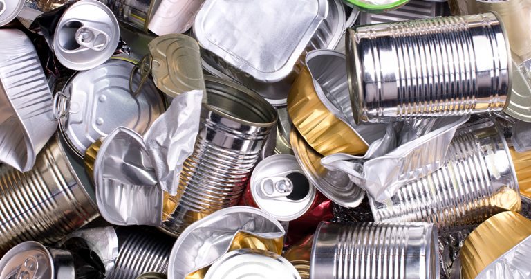 Emballages En Aluminium Pour Boissons Illustration Vectorielle | Vecteur Premium